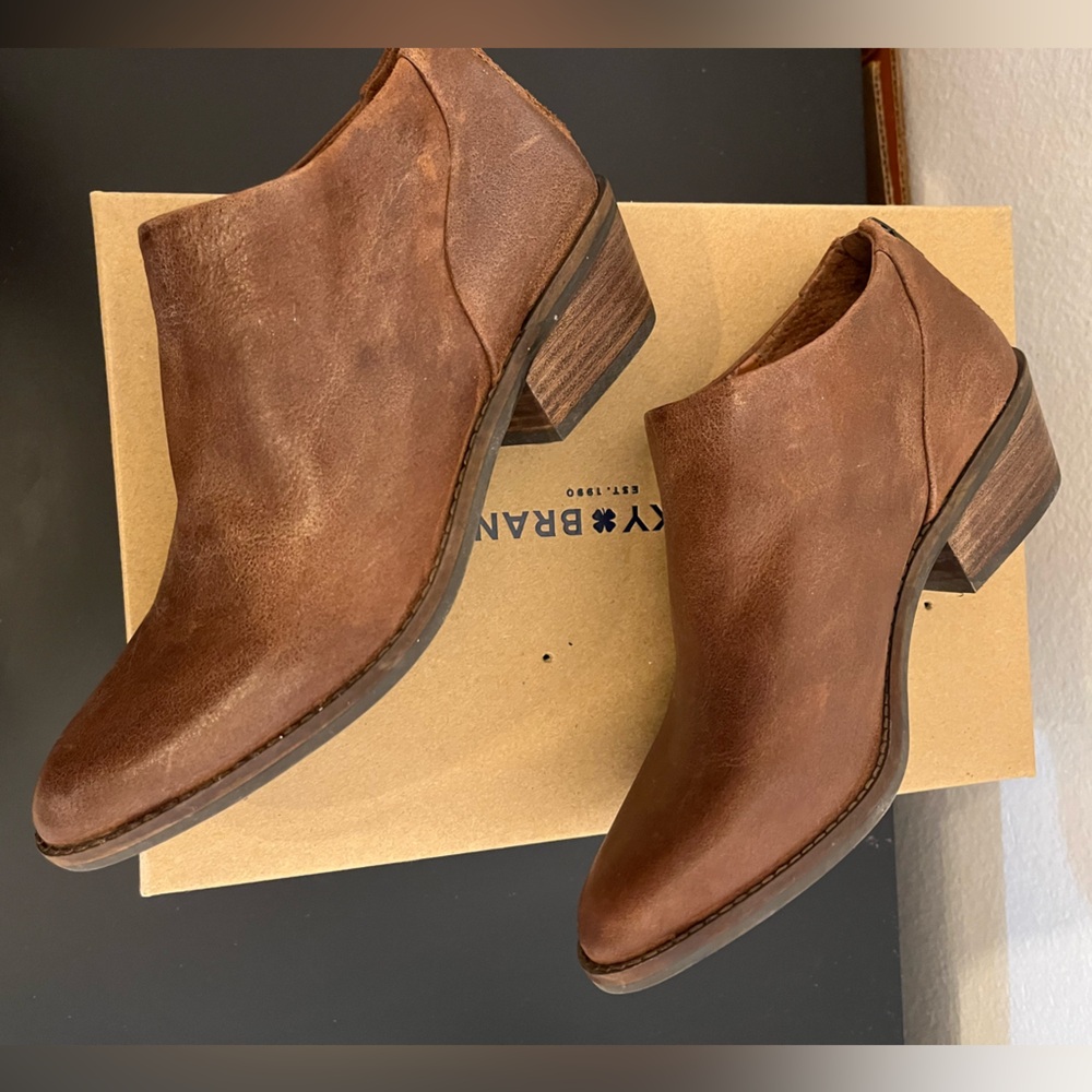 Lucky Brand Women’s Fai Leather Ankle Bootie sz 6.5, Toffee. NO BOX
